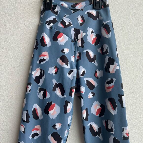Beach Riot Cara Cross Over Leggings Blue Multi Spot Leopard Size XS Inseam 24” - Picture 3 of 6